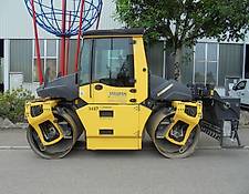 Bomag BW 154 AP-4 m. Streuer